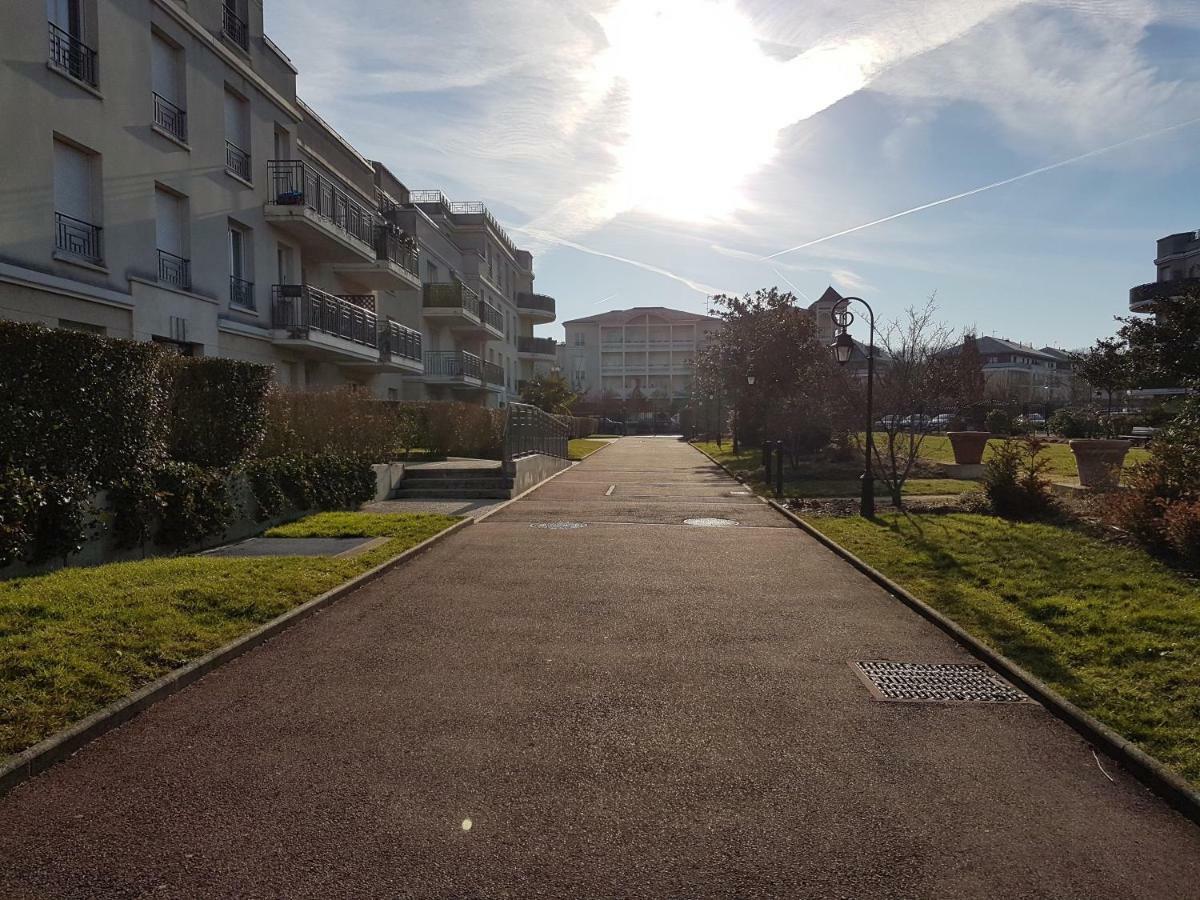 Appartement Avec Rez De Jardin A Disneyland مونتِفرا المظهر الخارجي الصورة